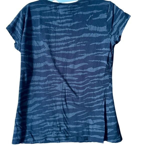 Gray and Black Tiger Striped T-Shirt Women’s Sz Lg - Picture 2 of 2